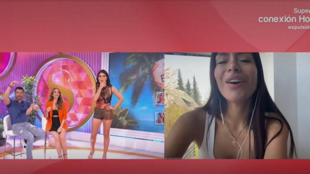 Los presentadores y Miriam Saavedra.