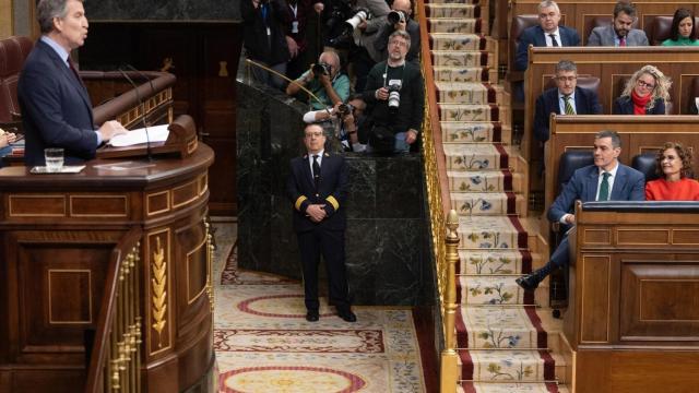 El presidente del PP, Alberto Núñez Feijóo, durante una sesión plenaria en el Congreso de los Diputados.