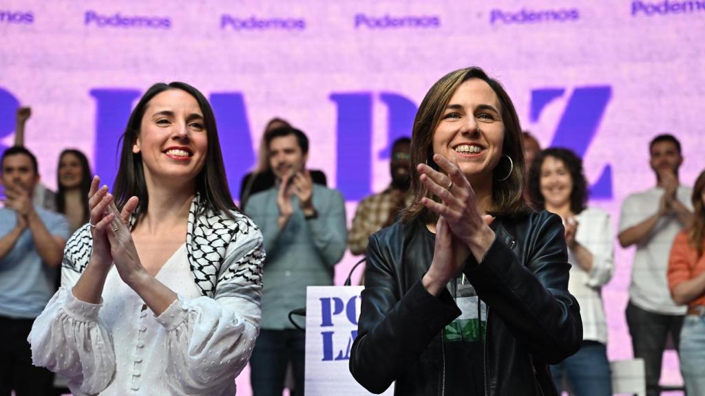 Ione Belarra, junto a Irene Montero en el acto de este domingo.