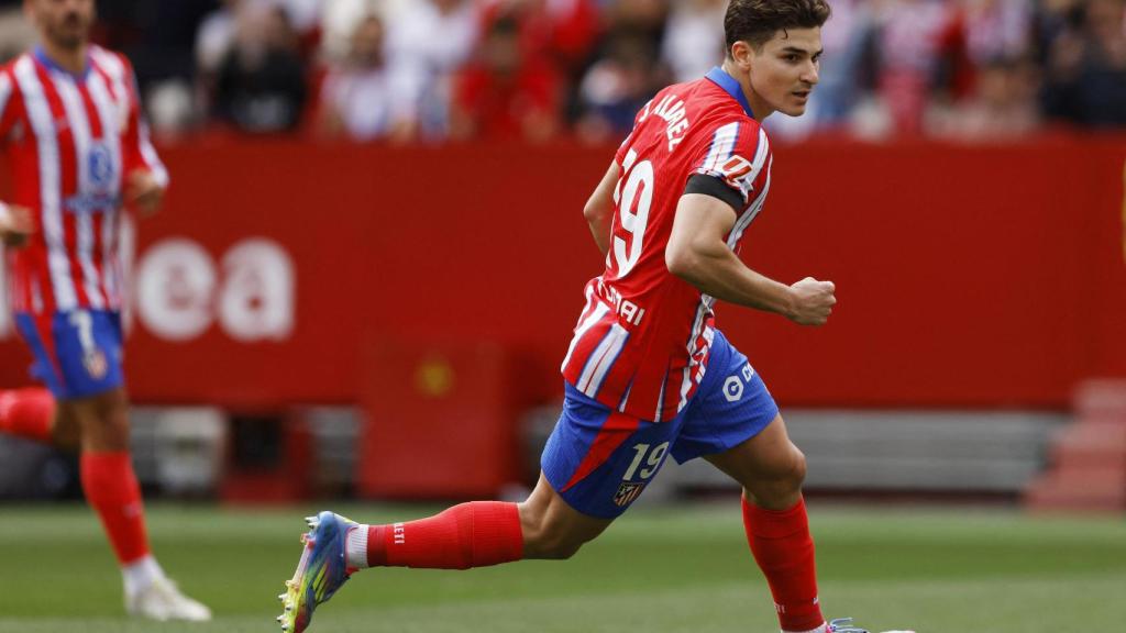 Julián Álvarez celebra el gol ante el Sevilla.