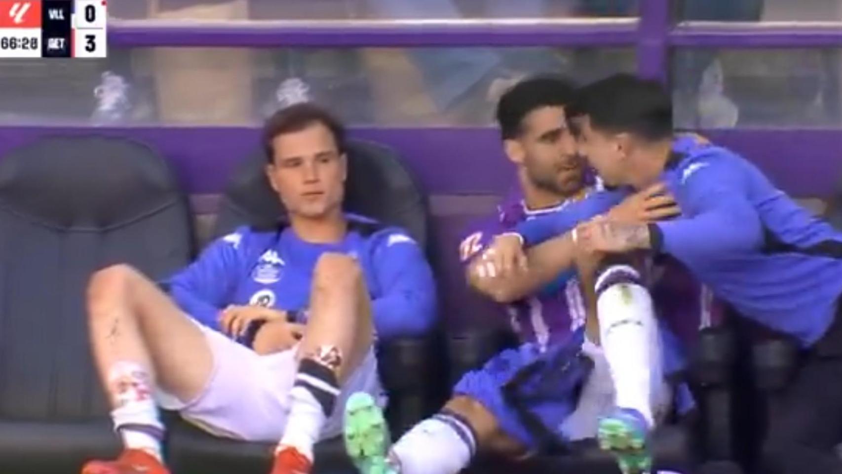 Momento en el que Luis Pérez intenta dar un puñetazo a Latasa