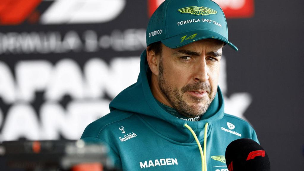 Fernando Alonso atiende a los medios tras los libres del GP de Japón.