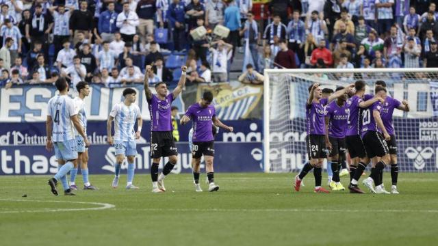 Los jugadores del Córdoba celebran la victoria en La Rosaleda