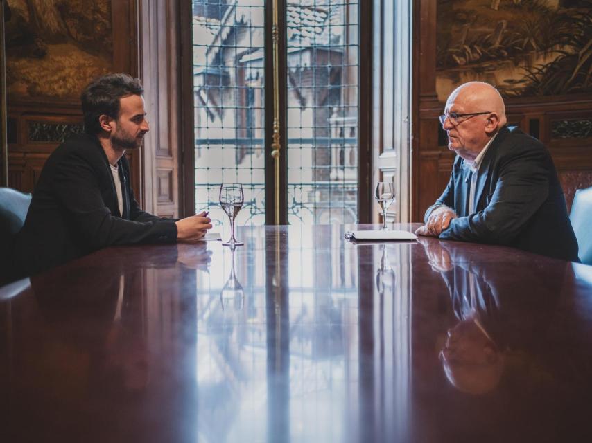 El entrevistador y el entrevistado.