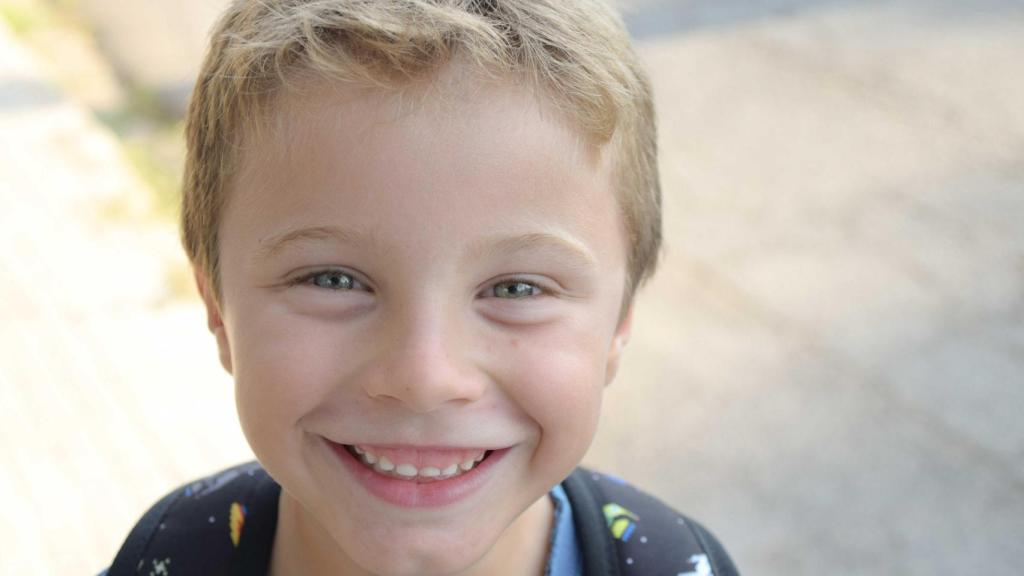 Un niño sonriendo, en una imagen de Shutterstock