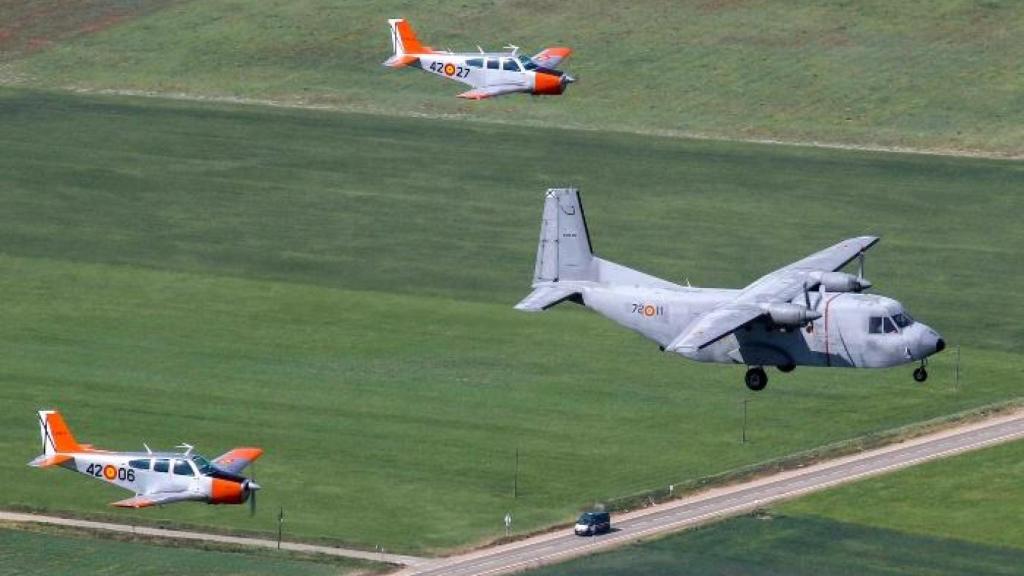 Vuelo de una avioneta CASA C-212