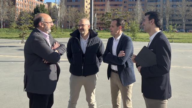 El presidente de la Diputación de Valladolid, Conrado Íscar, acompañado por los ponentes del foro.
