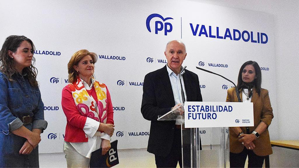 Los procuradores del PP en las Cortes de Castilla y León por Valladolid, analizan las conclusiones del debate del estado de la Comunidad. De izq a drch: Noemí Rojo Sahagún, María Paloma Vallejo Quevedo, Ramiro Felipe Ruiz Medrano y María Antonia López Sáenz de Santa María