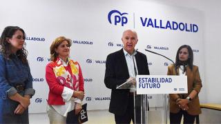 Los procuradores del PP en las Cortes de Castilla y León por Valladolid, analizan las conclusiones del debate del estado de la Comunidad. De izq a drch: Noemí Rojo Sahagún, María Paloma Vallejo Quevedo, Ramiro Felipe Ruiz Medrano y María Antonia López Sáenz de Santa María