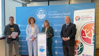El gerente de la Federación Salud Mental CyL, Ángel Lozano, la directora general de Asistencia Sanitaria y Humanización de la Consejería de Sanidad, Silvia Fernández, la presidenta de la Federación, Elena Briongos y el presidente del Consejo Económico y Social de Castilla y León, Enrique Cabero