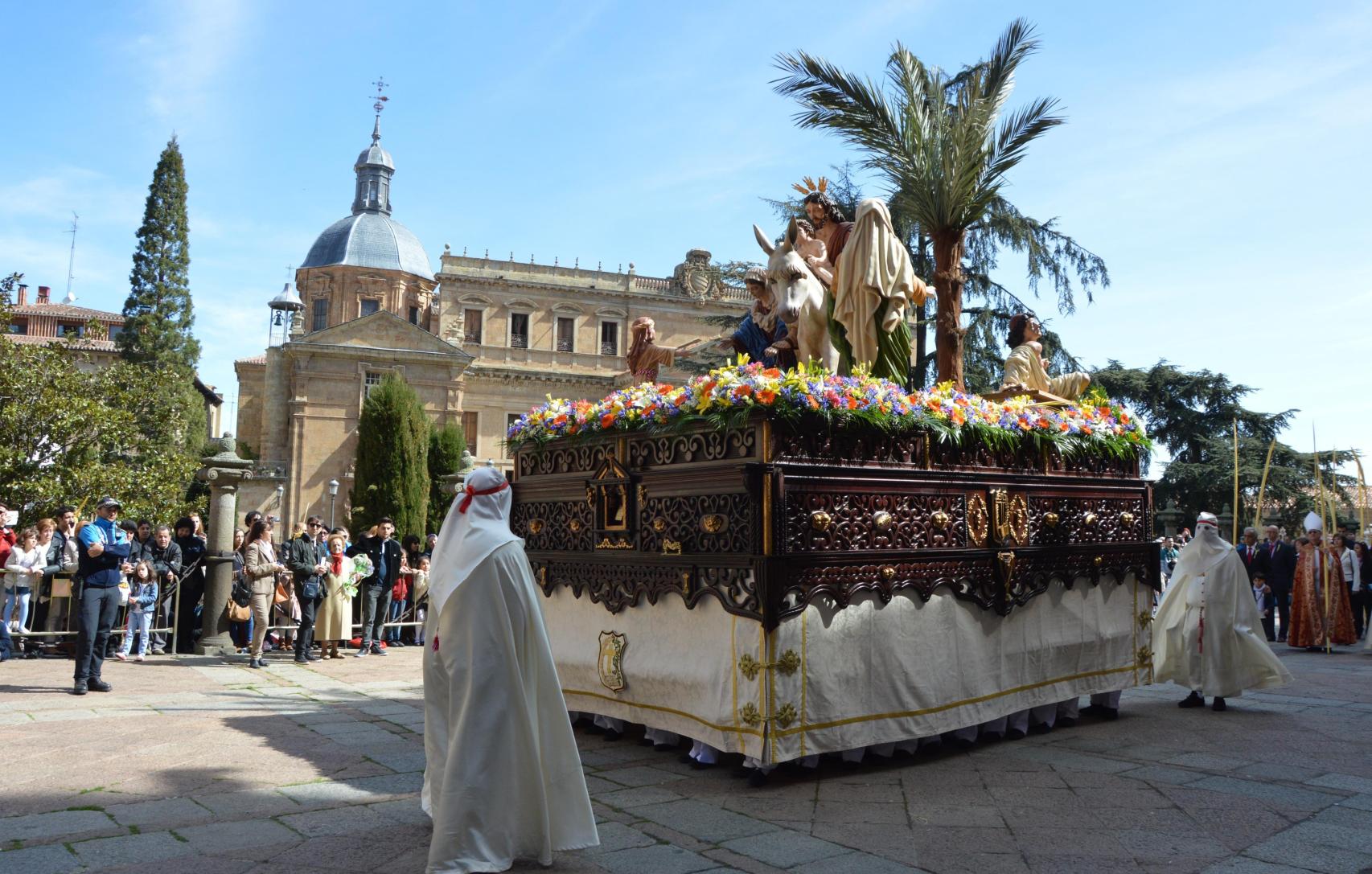 Procesión de La Borriquilla en la plaza de Anaya de Salamanca