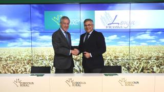 El presidente de Eurocaja Rural, Javier López Martín y el presidente de la Fedeto, Javier de Antonio Arribas.