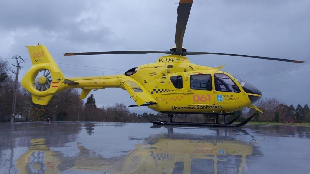 Helicóptero medicalizado del 061 con base en Santiago.