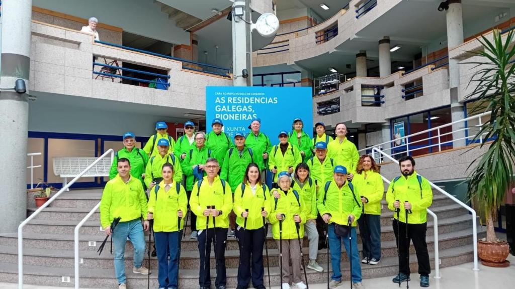 Usuarios de la residencia en una actividad conjunta.