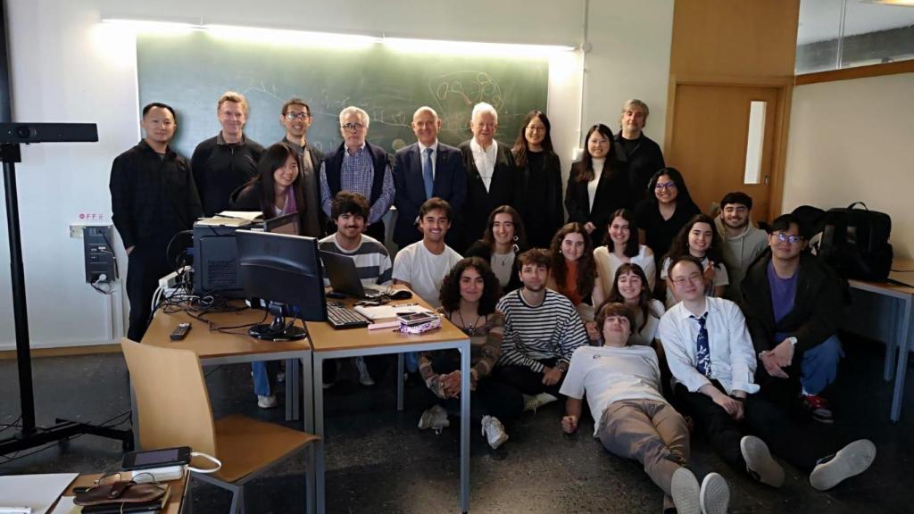 Estudiantes y profesores de la Etsac de la UDC y de las universidades chinas.