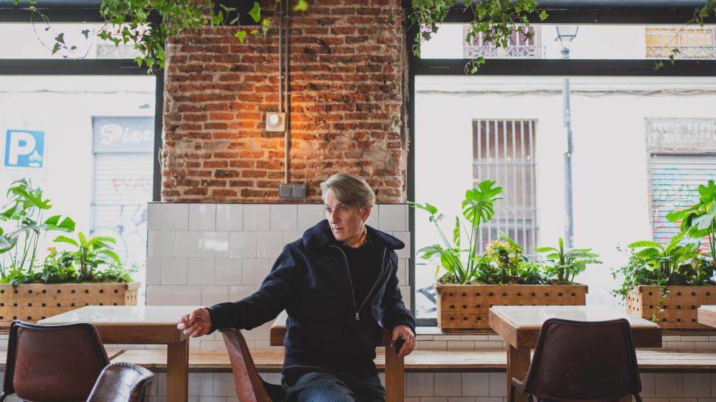 Ernesto Alterio durante la entrevista con EL ESPAÑOL en El Viajero de Madrid.