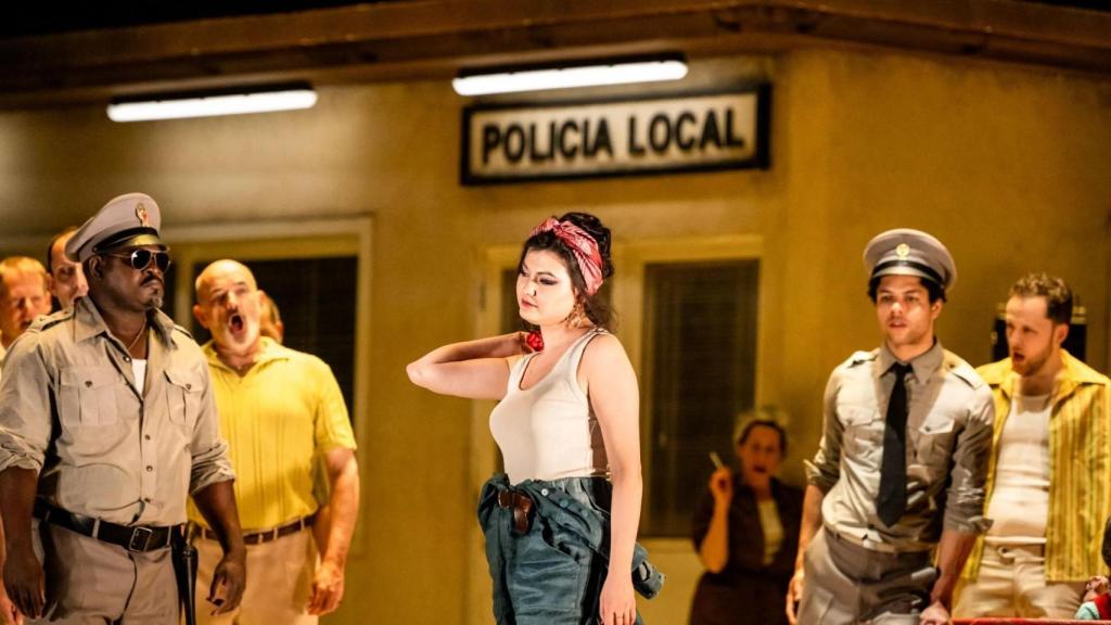 Un momento de la ópera 'Carmen', una producción de Damiano Michieletto. Foto: Camilla Greenwell / ROH