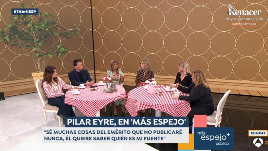 Susanna Griso junto a los colaboradores.