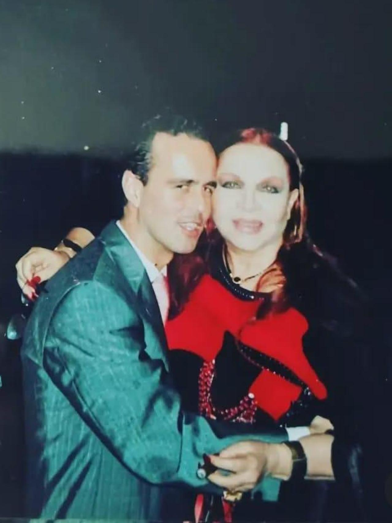 Sara Montiel con José Aguilar en un acto público.