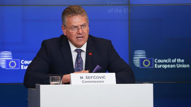 El comisario de Comercio, Maros Sefcovic, durante su rueda de prensa de este lunes en Luxemburgo