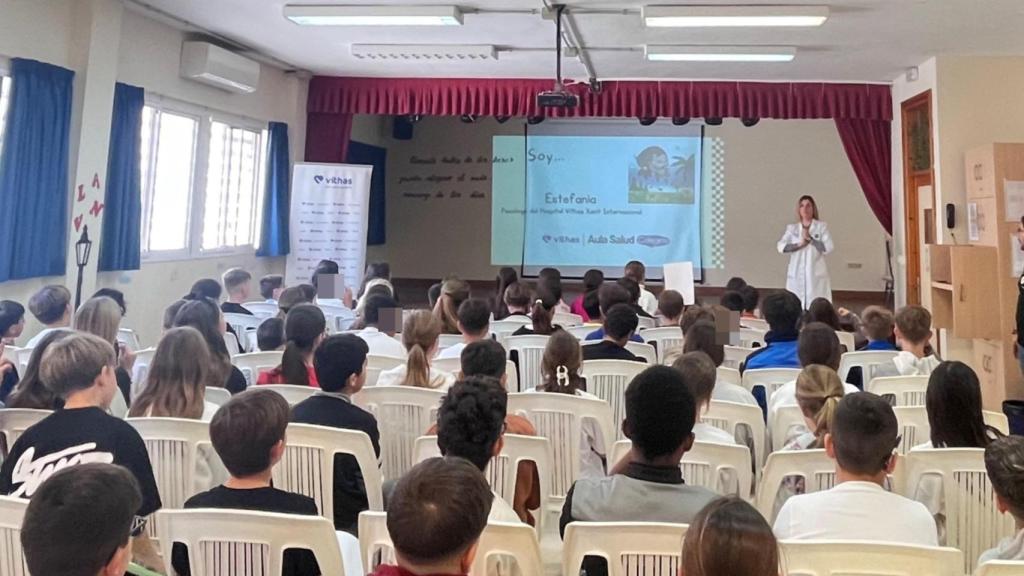 Un momento de la charla en el colegio Jacaranda de Málaga.
