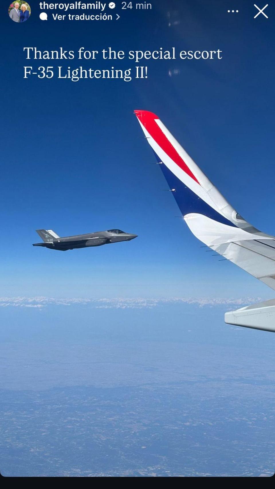 El F-35 que escolta a Carlos III y Camila en su viaje a Italia.
