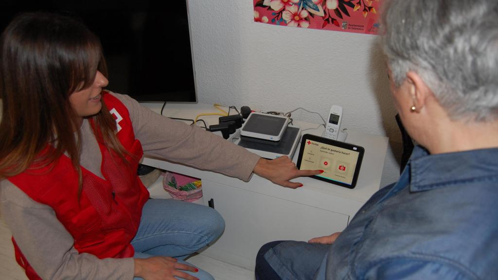 Asistentes de voz para personas mayores en domicilios