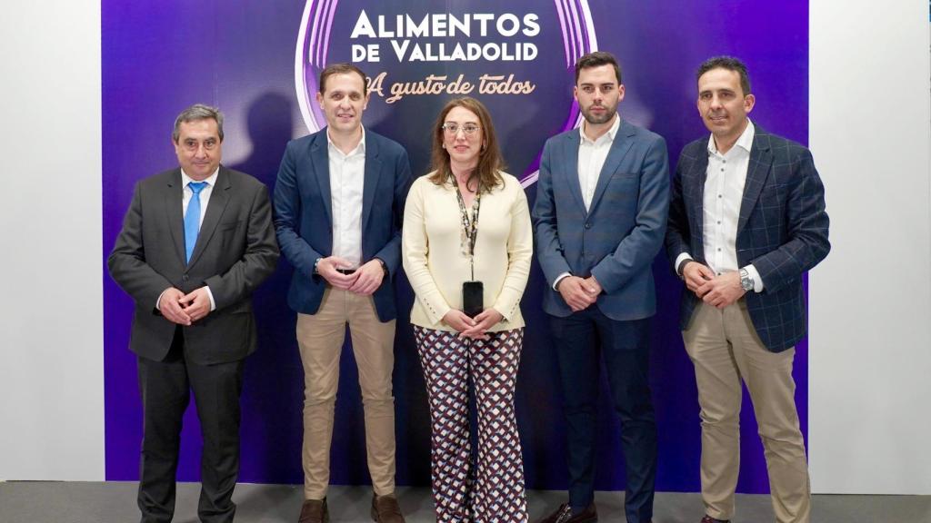 El presidente de la Diputación de Valladolid, Conrado Íscar, promociona Alimentos de Valladolid en el Salón Gourmets 2025 de la mano del chef Miguel Ángel de la Cruz
