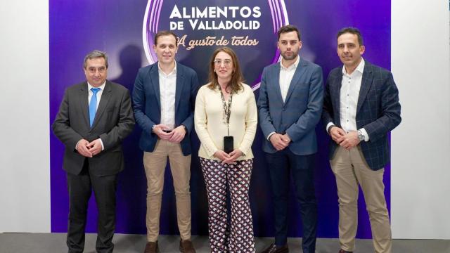 El presidente de la Diputación de Valladolid, Conrado Íscar, promociona Alimentos de Valladolid en el Salón Gourmets 2025 de la mano del chef Miguel Ángel de la Cruz