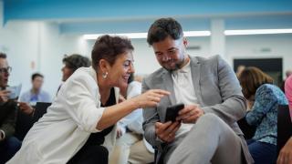 Los portavoces de Bildu y ERC, Mertxe Aizpurua y Gabriel Rufián, en un acto de 'Ahora Repúblicas'.