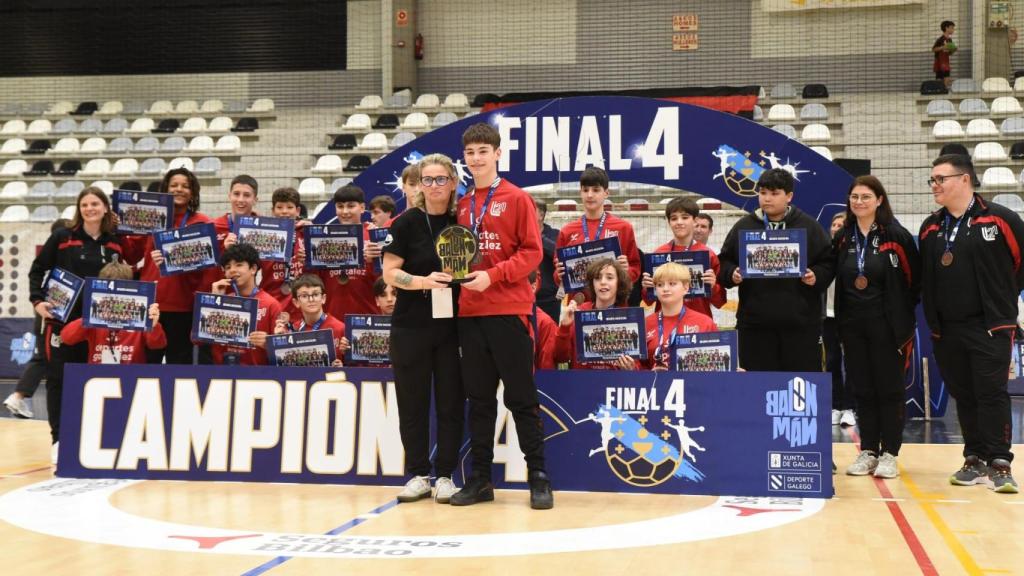 El portero de  los coruñeses, MVP del torneo.