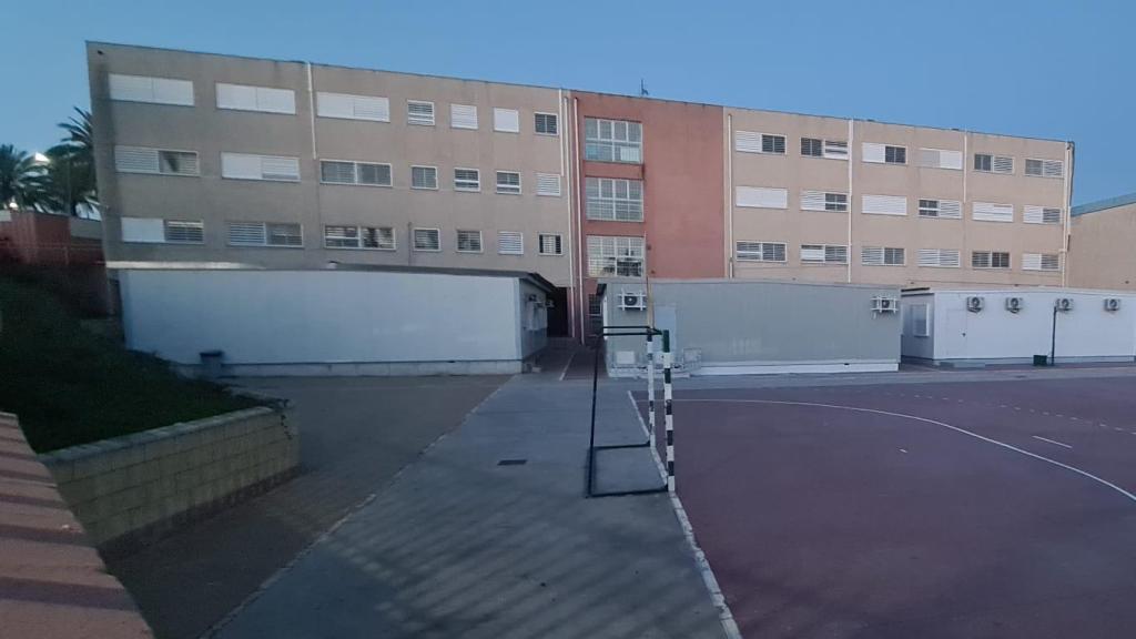 Aulas prefabricadas en el IES Profesor Tomás Hormigo de Estepona.