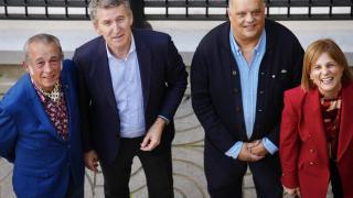 Alberto Núñez Feijóo, con los líderes del Secretariado Gitano, en Jerez de la Frontera.