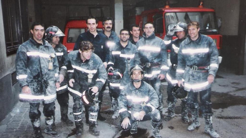 En el centro, atrás y de bigote, Rafael Ferrándiz junto a sus compañeros.