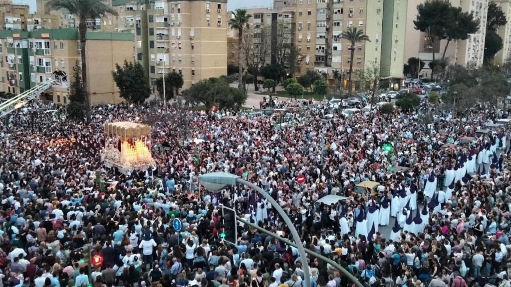 El barrio de Pino Montano, visto desde el aire el Viernes de Dolores 2024.