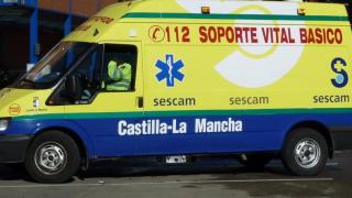 Imagen de archivo de una ambulancia de soporte vital básico del Sescam.