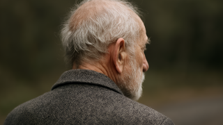 Muchos jubilados en España consideran insuficientes las pensiones que reciben.