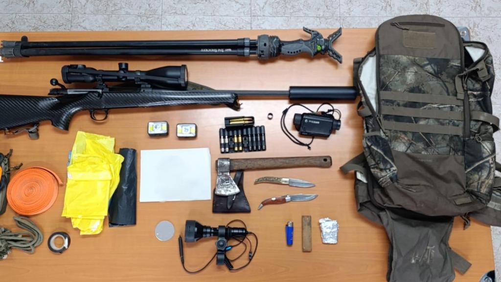 Material intervenido por la Guardia Civil a los dos furtivos en El Payo