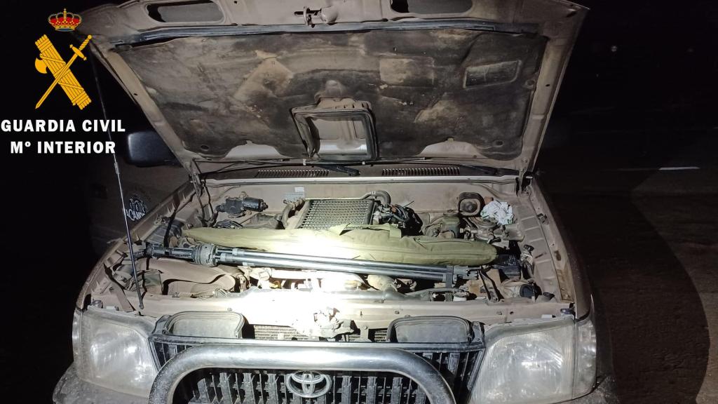 Vehículo interceptado por la Guardia Civil en El Payo