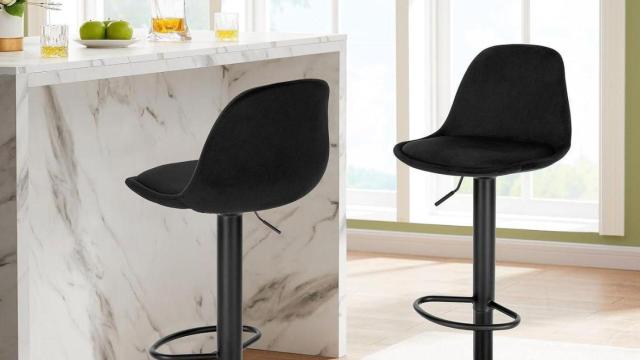 Amuebla tu cocina con el juego de taburetes altos que los decoradores recomiendan: son cómodos y multifuncionales