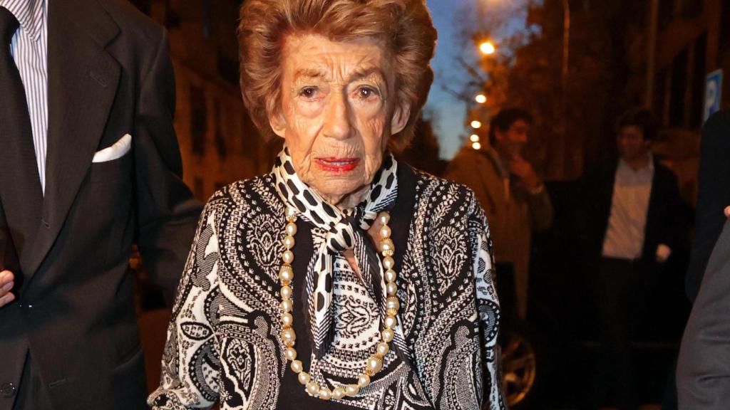 Piru Urquijo, abuela de Teresa Urquijo, a su llegada a la misa funeral.