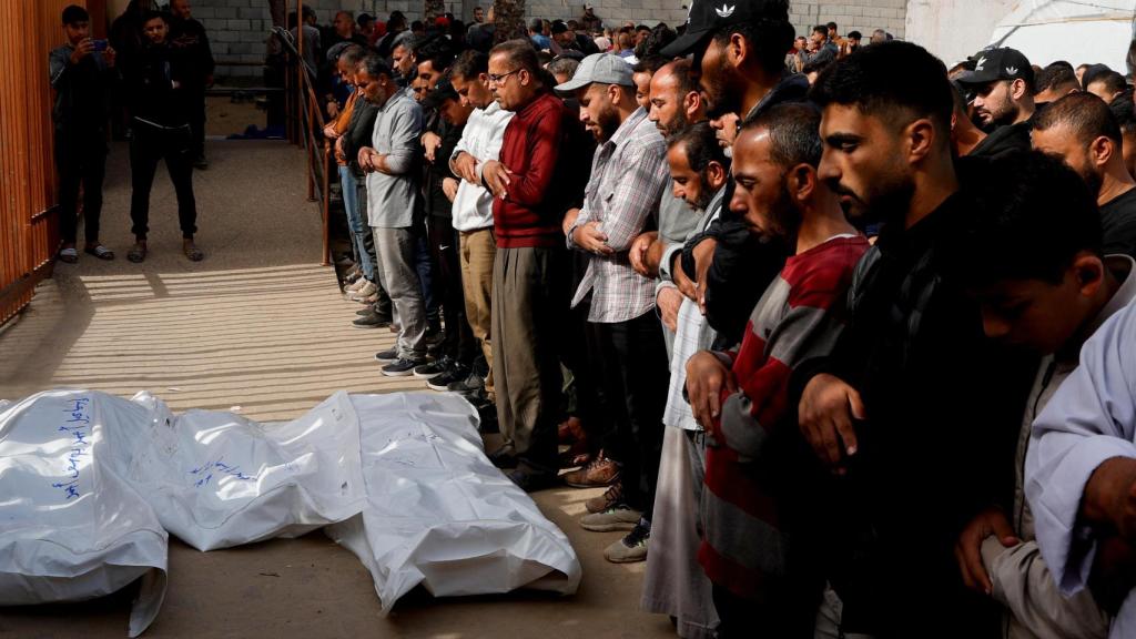 Funeral por las víctimas del ataque israelí sobre Jan Yunis.