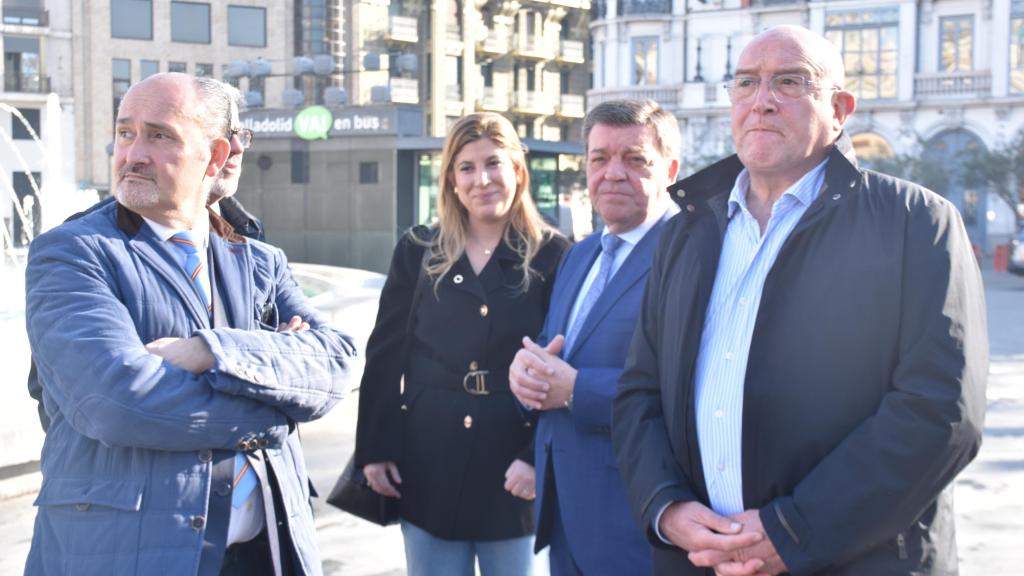 El consejero de la Presidencia, Luis Miguel González Gago; junto a la delegada territorial de la Junta en Valladolid, Raquel Alonso; el alcalde de Valladolid, Jesús Julio Carnero; y el concejal Alberto Cuadrado Toquero