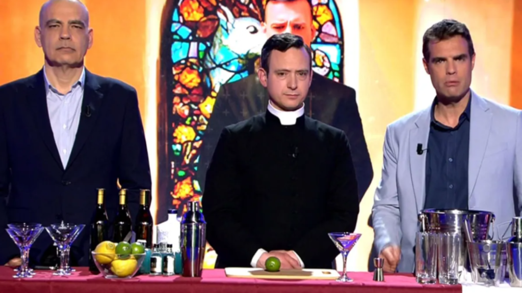 Nacho Abad y David Aleman entrevistan al cura José Ceacero.