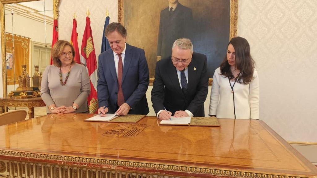 Firma del acuerdo de asesoramiento jurídico a las personas mayores de Salamanca