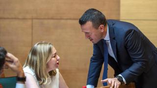 Natalia Enguix habla con Vicent Mompó en la Diputación de Valencia. Raquel Abulaila / Dival