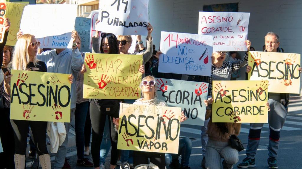 Concentración en Almuñecar: piden justicia para su vecino Gabriel.