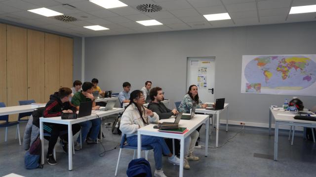 Alumnos de la FP durante una clase.