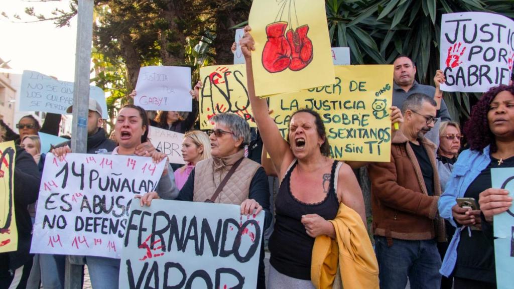 Manifestación a las puertas del juzgado.