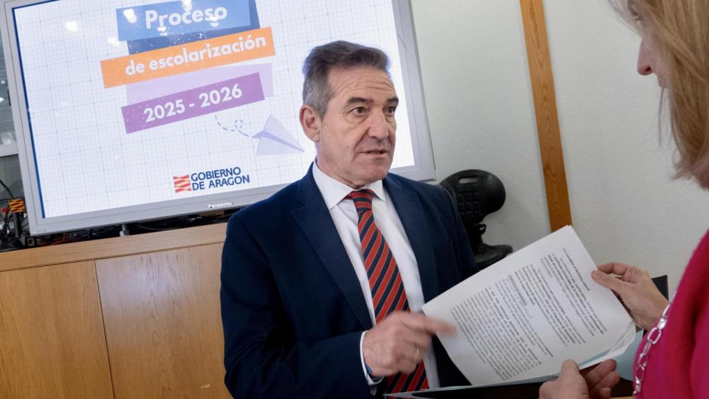 Presentación del proceso de escolarización. Luis Mallada, director general de Planificación, Centros y FP.